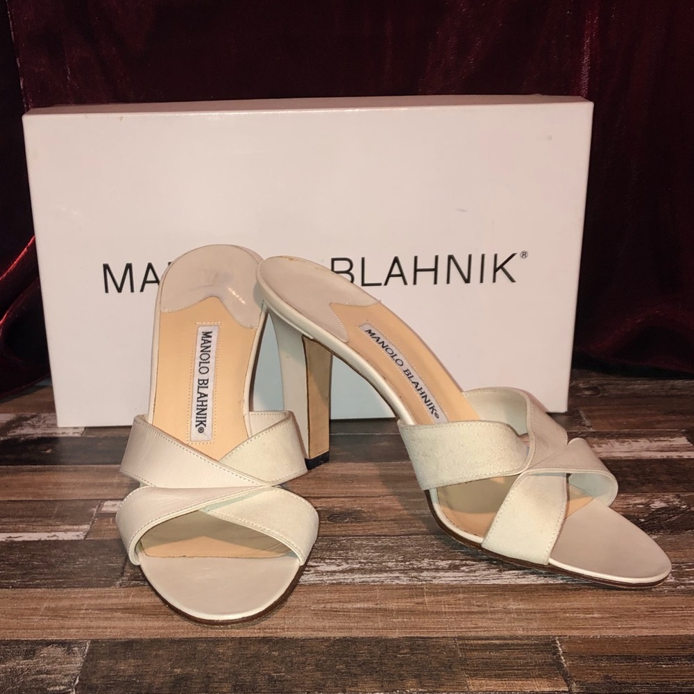 Manolo Blahnik Twist Cream Heeled Sandals